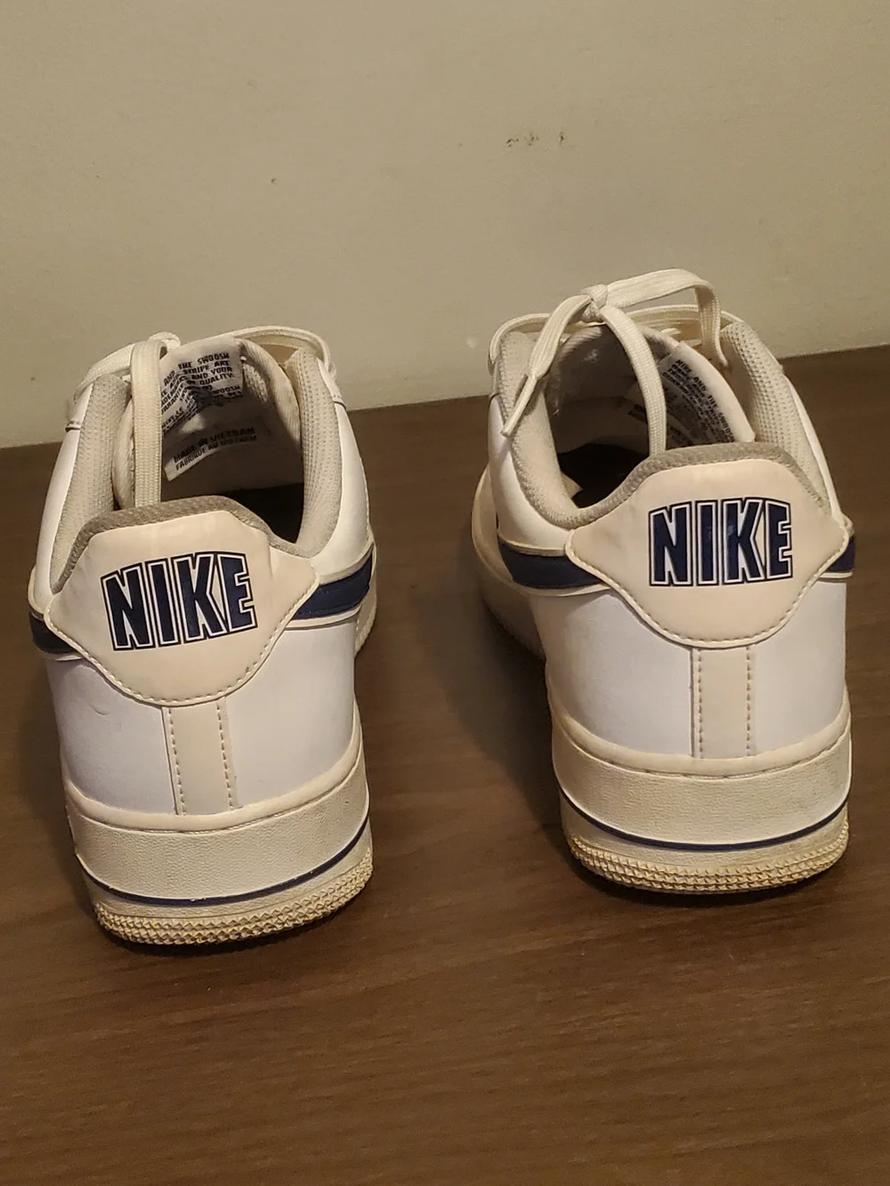 Rare Nike Men’s White Sneakers with Royal blue Swoosh and Heel Stripe